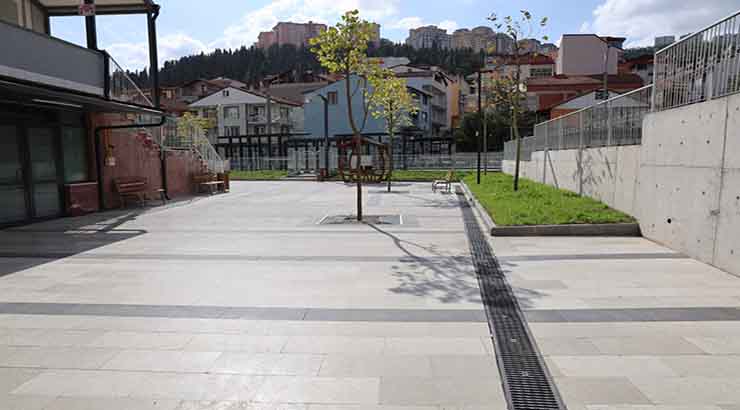 Büyükşehir, İzmit Başaran Camii Meydanı’nı yeniledi