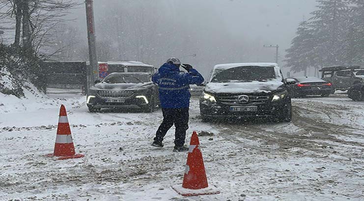 Büyükşehir Zabıtası kar kış dinlemiyor