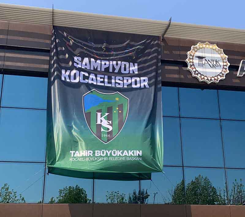 Büyükşehir, kenti Yeşil-Siyah bayraklarla donattı