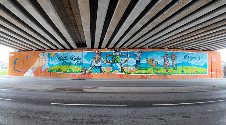 Aile yılında güçlü aile vurgusu duvarlara yansıdı;