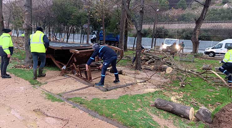 Büyükşehir, şiddetli lodosa karşı teyakkuzda