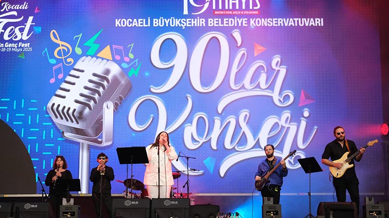 Büyükşehir’in 90’lar Konseri mest etti