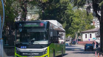 Büyükşehir’in otobüsleri ve tramvayda “Şampiyon Kocaelispor” yazdı