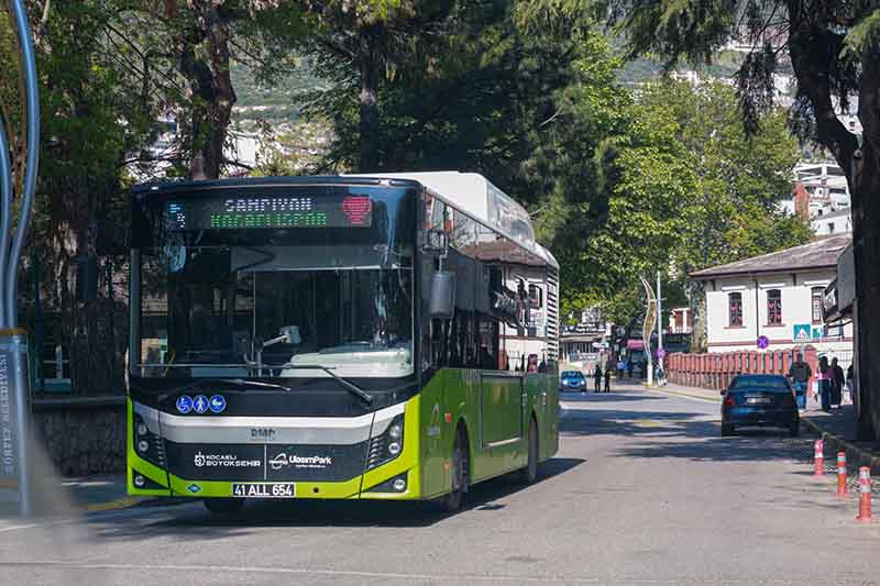 Büyükşehir’in otobüsleri ve tramvayda “Şampiyon Kocaelispor” yazdı