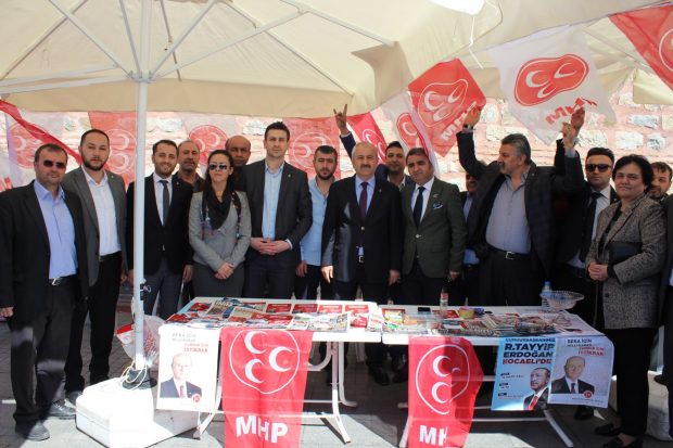 Büyükgöz’den MHP ve AK Parti standına ziyaret