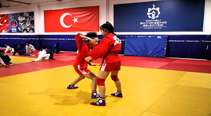    Ceylin ve Kardelen, judoda istikbal vaat ediyor