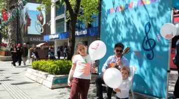 Cumhuriyet Bulvarı’nda 23 Nisan’a özel “Notalı Duraklar”