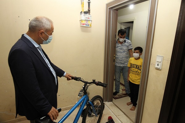 Büyükgöz’den Minik İsmail’e Sürpriz Hediye