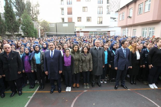 Güler ve Köşker, Çolakoğlu bayrak töreninde