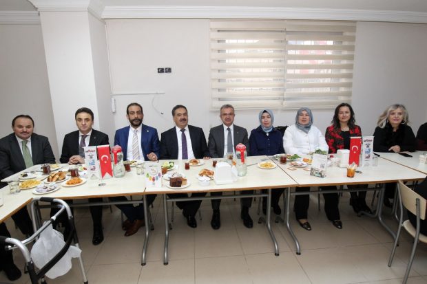 Huzurevi’nde Kahvaltı