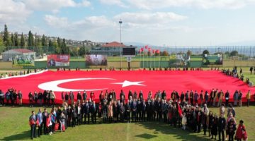 Stadyumda Coşkulu Tören