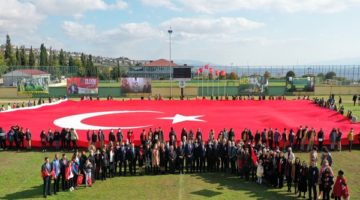 Stadyumda Coşkulu Tören