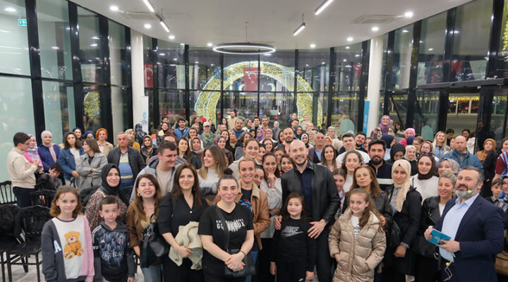 Fenomen Cem Özkök, sevenleri ile bir araya geldi