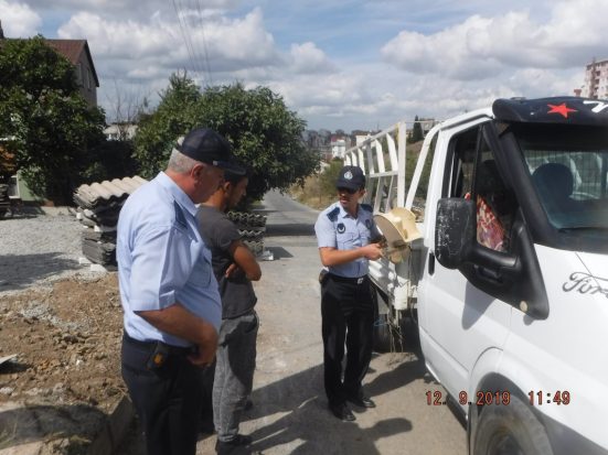 Çevreyi rahatsız eden seyyar satıcılara göz açtırmıyorlar