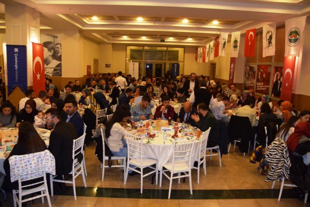 Şayir, öğretmenlerle yemekte buluştu