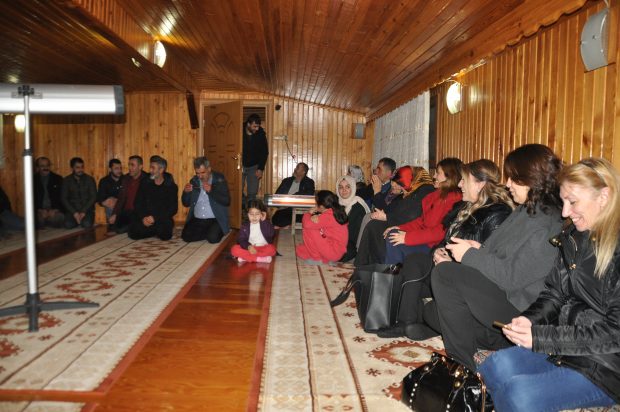 Serap Çakır, kapı kapı geziyor