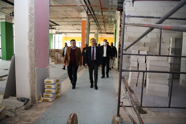 Şehrin iki farklı noktasında kitap kahve projesi