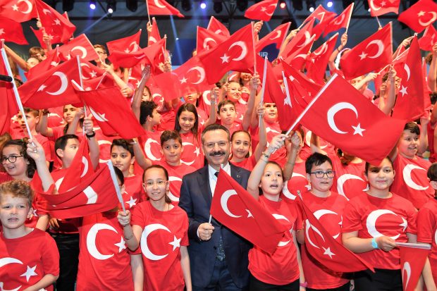 “2019-2020 eğitim öğretim yılının hayırlı olmasını diliyorum”