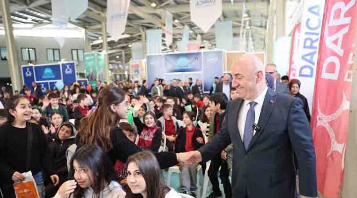 Darıca Kitap Fuarı dördüncü kez kitapseverlerle buluştu