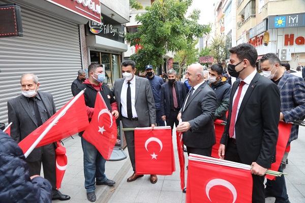 Darıca, Türk Bayraklarıyla Süslendi