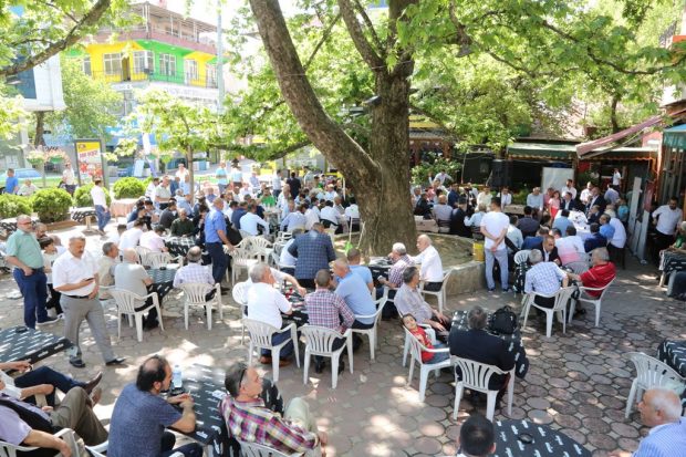 Darıca Çınaraltı Meydanı’nda Bayramlaştı