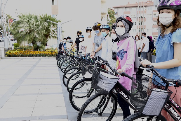 Başarılı Öğrencilere Bisiklet