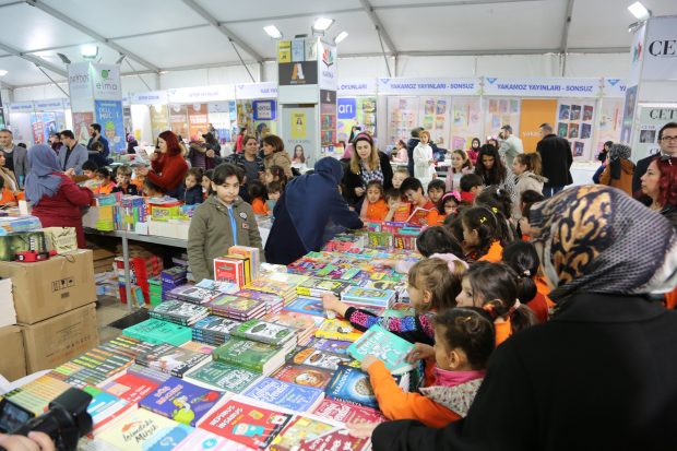 80 Bin Kitapsever Ziyaret Etti