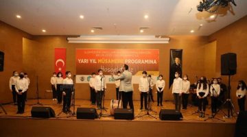 Öğrencilerden müzik ve şiir ziyafeti