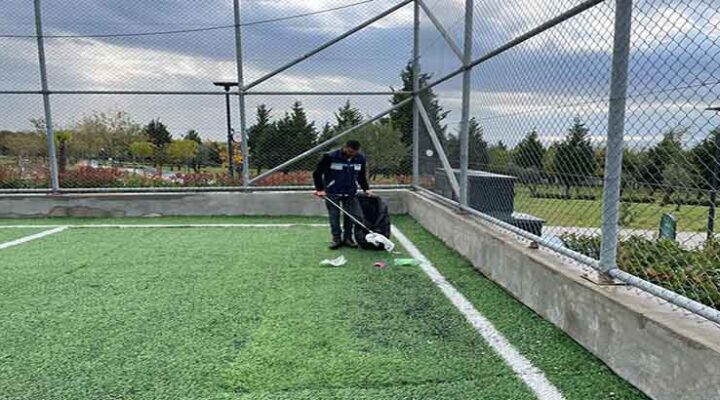 Dilovası Millet Bahçesi dip köşe temizleniyor