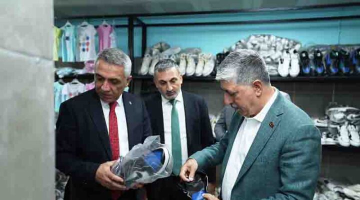 Dilovası’nda Sevgi Mağazası İhtiyaç Sahiplerinin Yanında