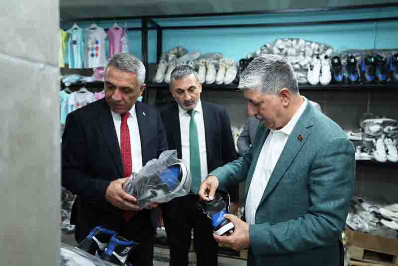 Dilovası’nda Sevgi Mağazası İhtiyaç Sahiplerinin Yanında
