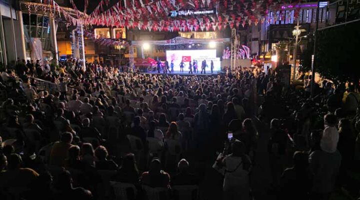 Pişmaniye Festivalinin 2. Gününde halk dansları ekiplerinden muhteşem performanslar