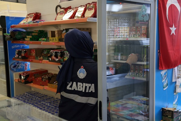 Gıda Ürünleri Dikkatle İnceleniyor
