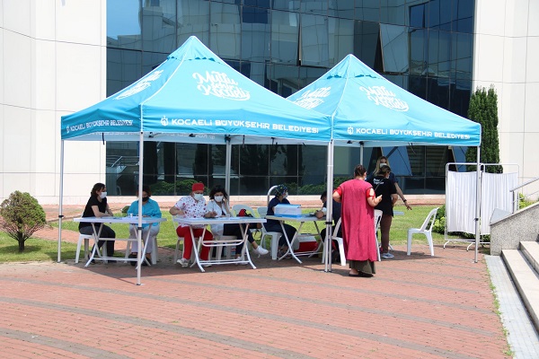 Belediye hizmet binalarında aşı standı