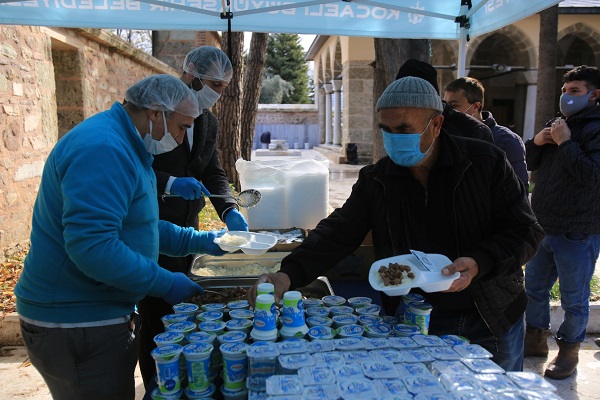 Büyükşehir’den yemek ikramı