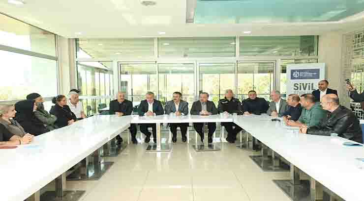 Evlerine giremeyen ailelere moral ziyareti