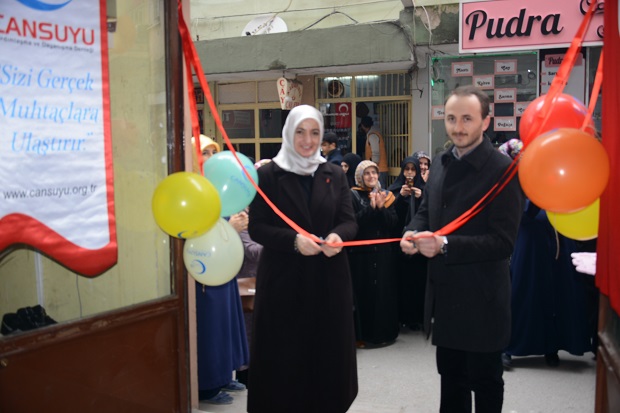 “Cansuyu Gönüllüleri”nden muhtaçlara yardım kermesi