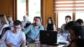 Genç zihinler yapay zekâyı konuştu