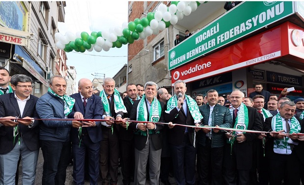 Karaosmanoğlu, Giresun Dernekler Federasyonu’nun Gebze’de ki merkez binasının açılışında