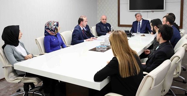 Karaosmanoğlu, Gebze Yeşilay Şubesi’ni makamında konuk etti.