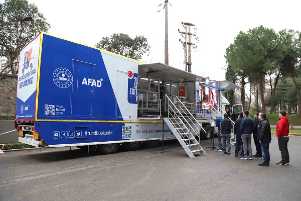 Deprem Simülasyon Tırında Uygulama