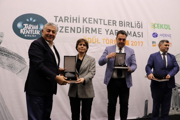 Gölcük Belediyesine Başarı Ödülü