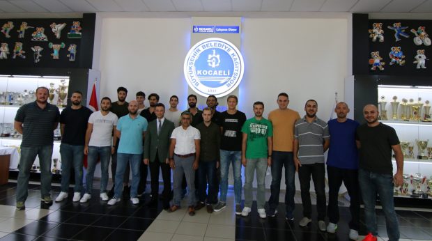 Basketbolda imzalar atıldı