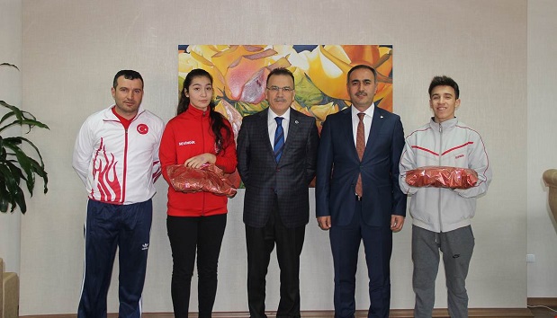 Kaymakam Gözen Şampiyonları Ağırladı