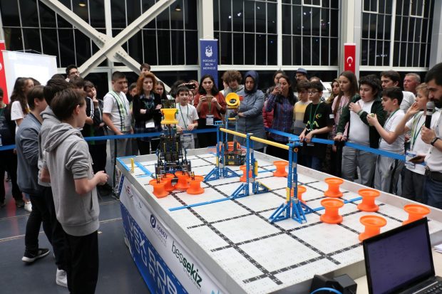 Robotlar yarıştı