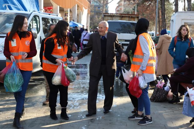 “İnsanları Mutlu Etmek Bizi de Mutlu Ediyor”