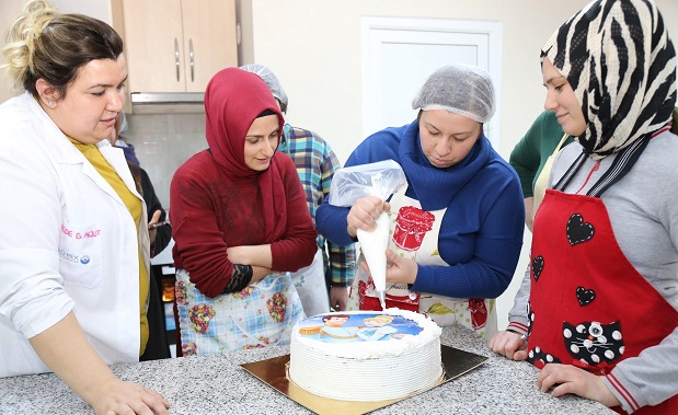 Pastacı Çırağı Kursu sektöre yeni yüzler yetiştirmeye başladı.