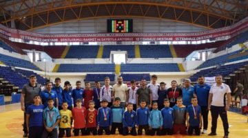 Kağıtsporlu 11 güreşçi Türkiye Şampiyonası’na gidecek