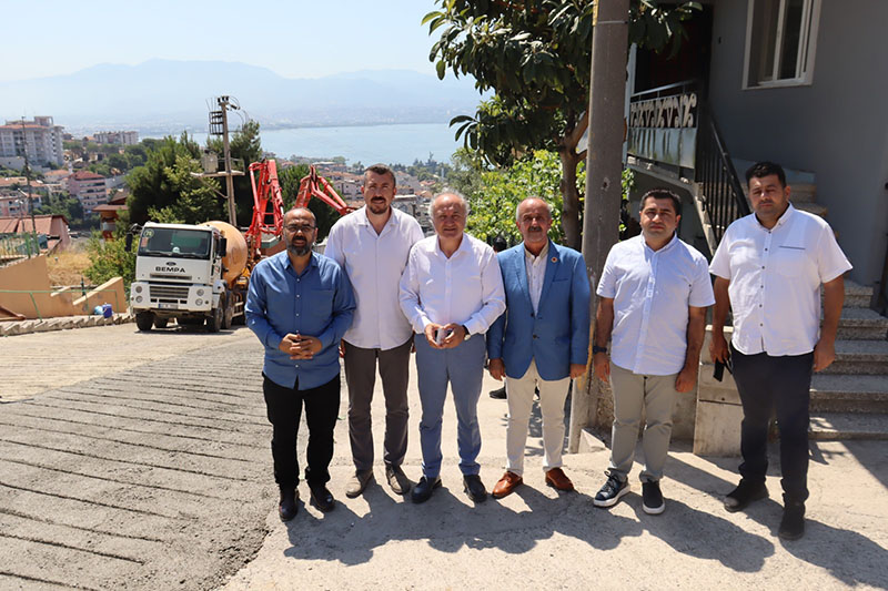 İzmit Belediyesi Neşe Sokak’ta 20 yıllık ulaşım sorununu çözdü