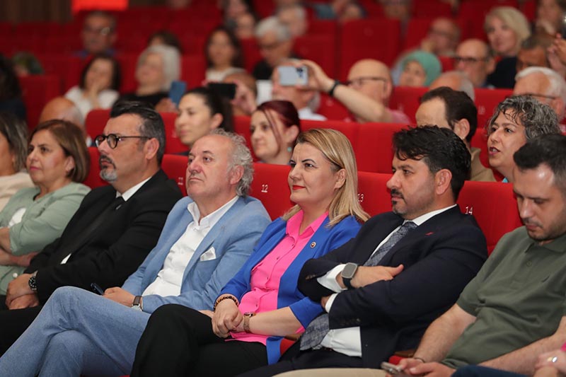 İzmit Belediyesi Türk Sanat Müziği Korosundan muhteşem konser